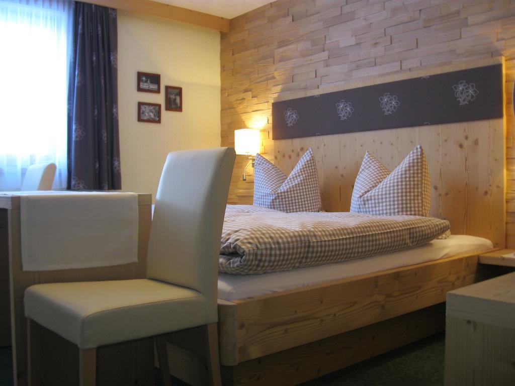 Gaestehaus Sahler Gaschurn Szoba fotó